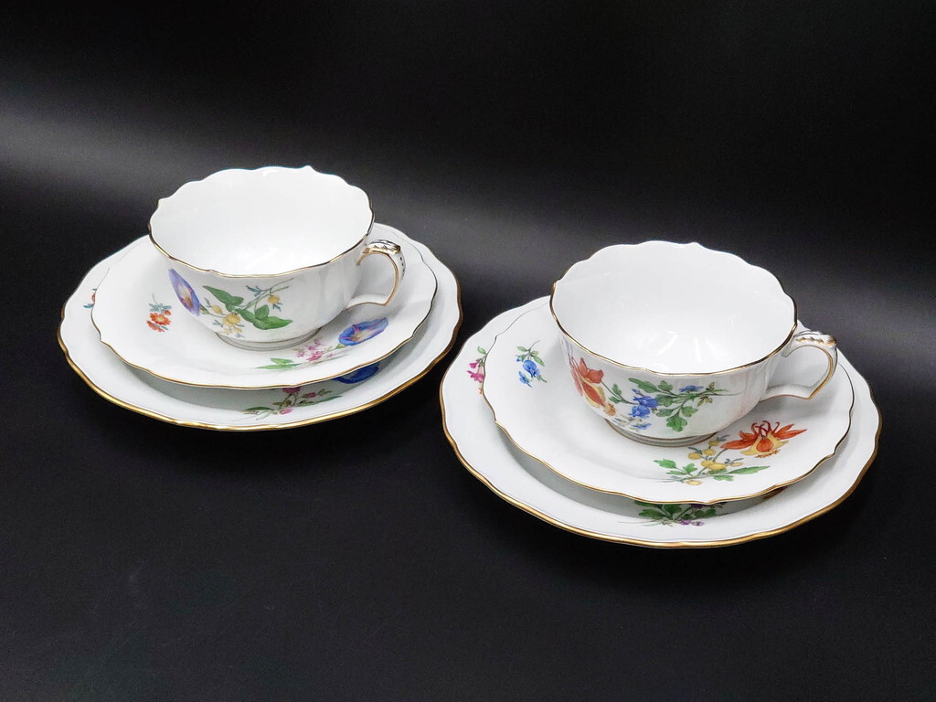 R-087293　ドイツ製 Meissen マイセン ベーシックフラワー 二つ花 トリオ 2客 プレート 碗皿 カップ&ソーサー C&S 洋食器 花文 金彩