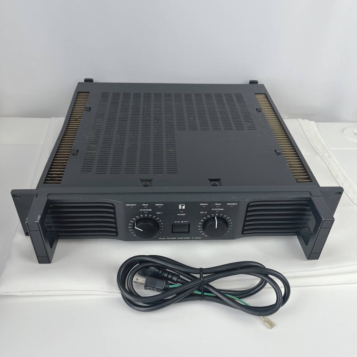 希少　動作品　TOA IP-300D パワーアンプ