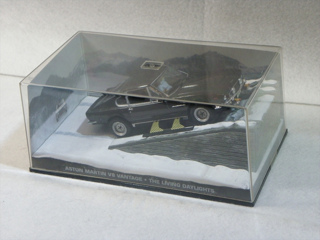 1/43 アストンマーチンV8ヴァンテージ／007 THE LIVING DAYLIGHTS（ATLAS EDITIONS社製）