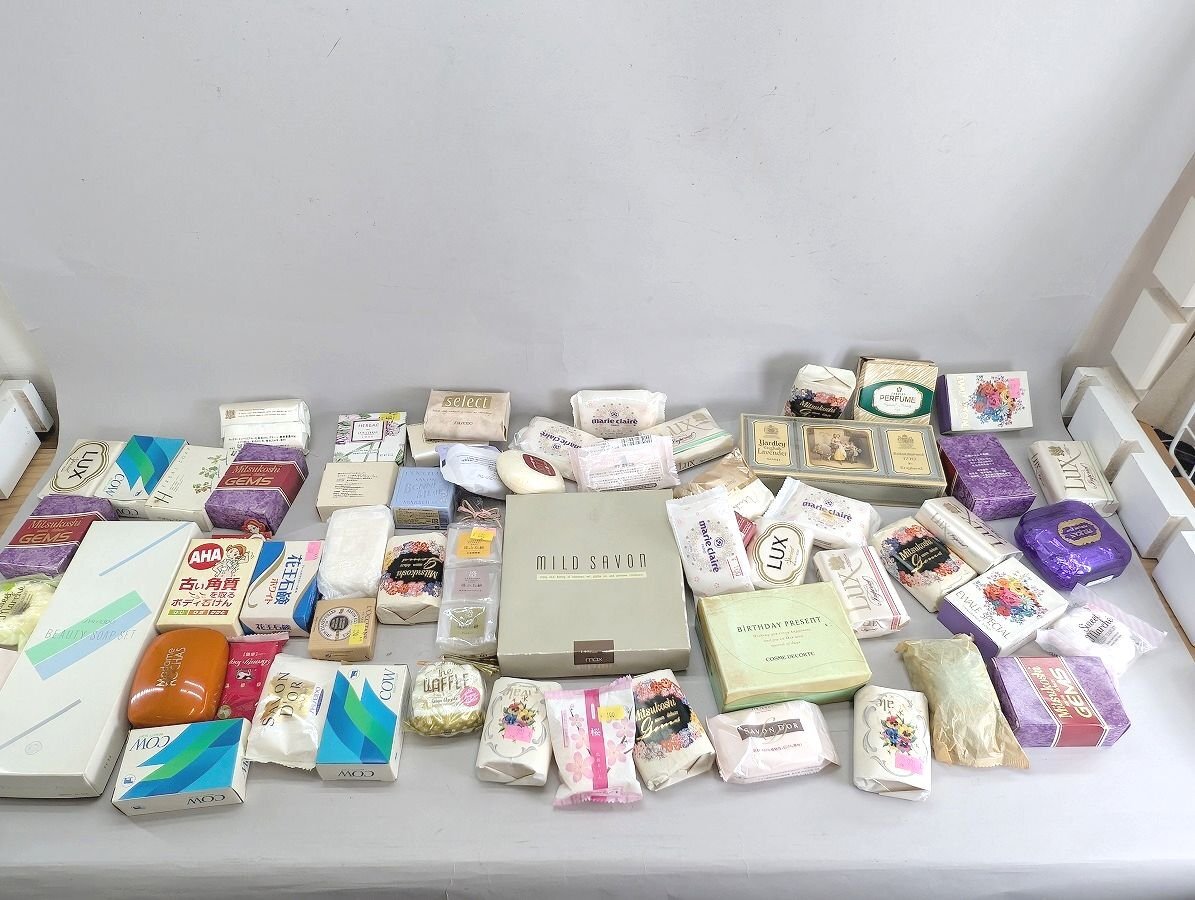 固形石鹸・バスソルトなど まとめて 石けん 石鹸 せっけん 牛乳石鹸 花王 他 メーカー混在 長期保管品 総重量 約6kg[03-7864