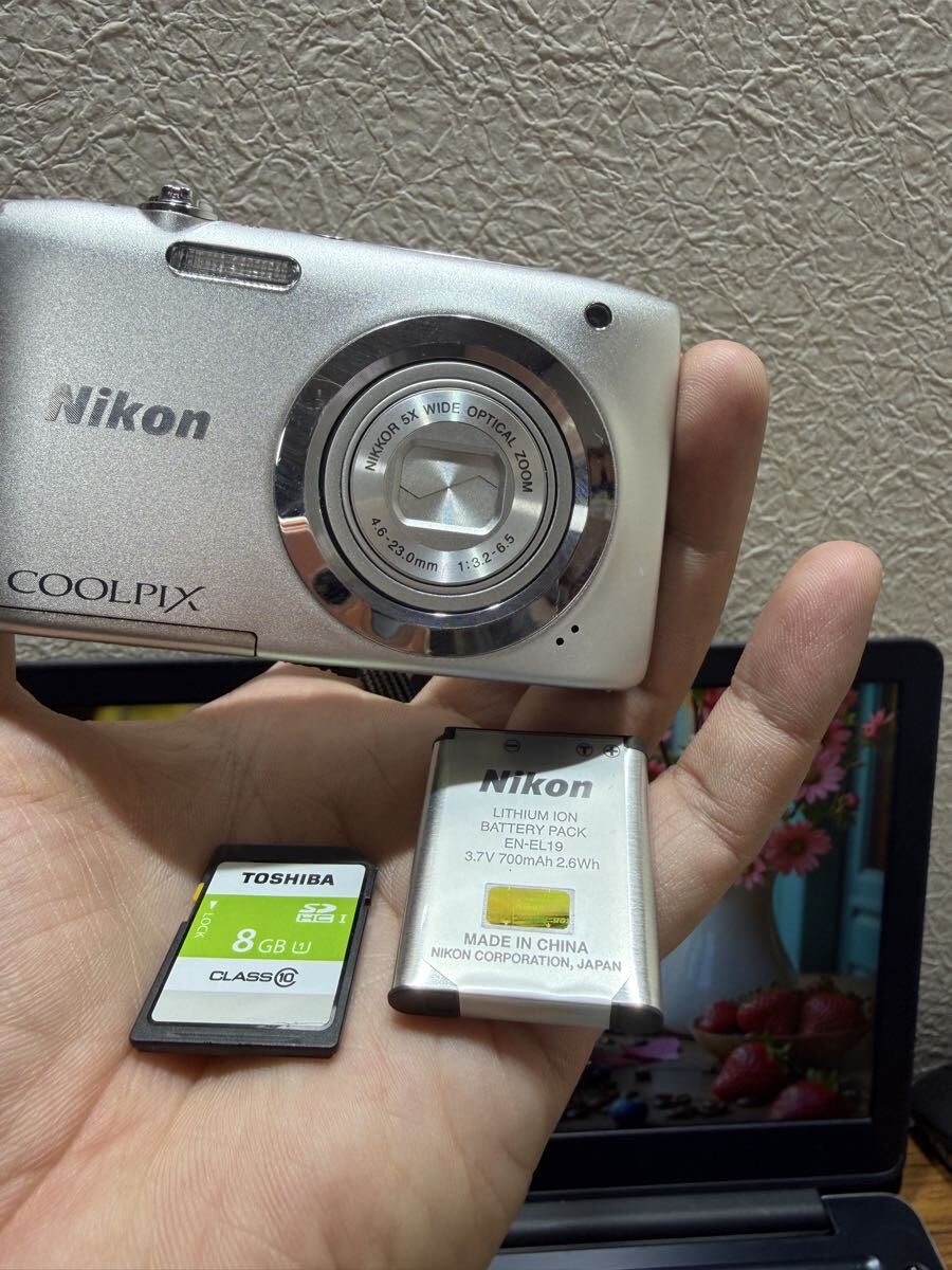 Nikon ニコン COOLPIX A100 コンパクトデジタルカメラ　バッテリー　SDカード8GB付き　超綺麗　動作品