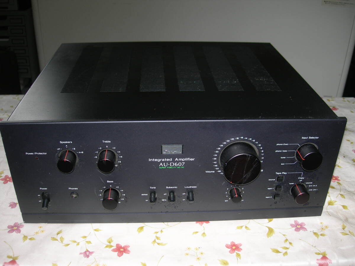 ★ 山水電気 サンスイ　AU-D607　ステレオ　プリメインアンプ　実働品　美品　１台　中古品 