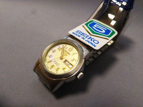 安値スタート！！　新品　セイコー 5 自動巻 海外モデル　SUAJ19J1 婦人用　日本製 日常生活防水 17石 シャンパン文字盤　算用数字
