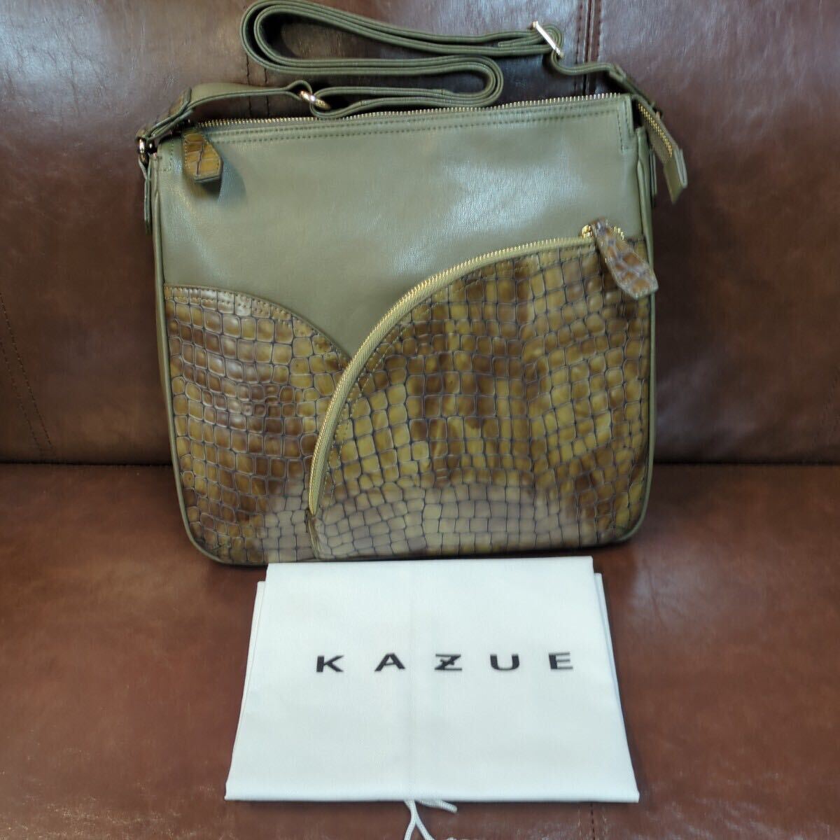 値下げ！新品 アフロディーテカズエ KAZUE ONO レザー ショルダーバッグ カーキ ラム革×牛革 定価¥28000の品