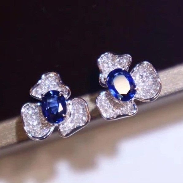 女性のための天然サファイアピアス、3x4mm、ナチュラル　□Do3843