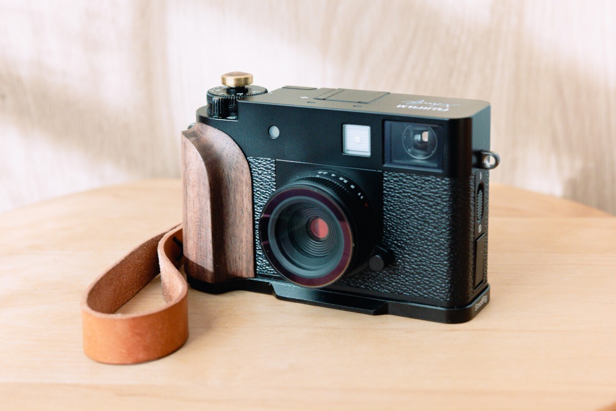 富士フイルム X half X-HF1-B JP （ブラック）　木製グリップ　木製レリーズボタンなど付属品有り FUJIFILM Smallrig JJC