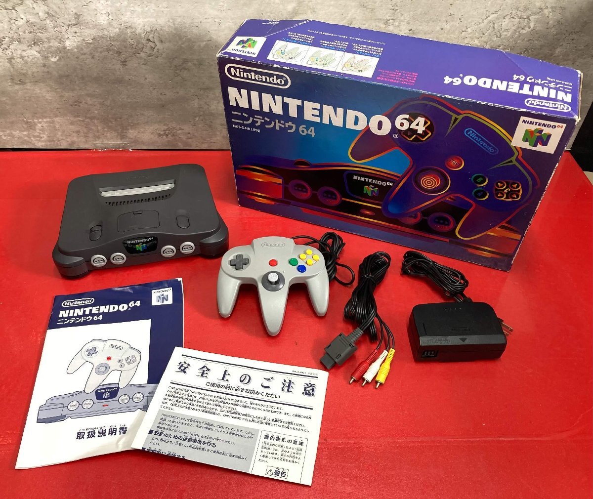 1円～　Nintendo　任天堂　ニンテンドー　64　NUS‐001　本体＋コントローラー＋ケーブル類＋説明書　箱付き　動作OK