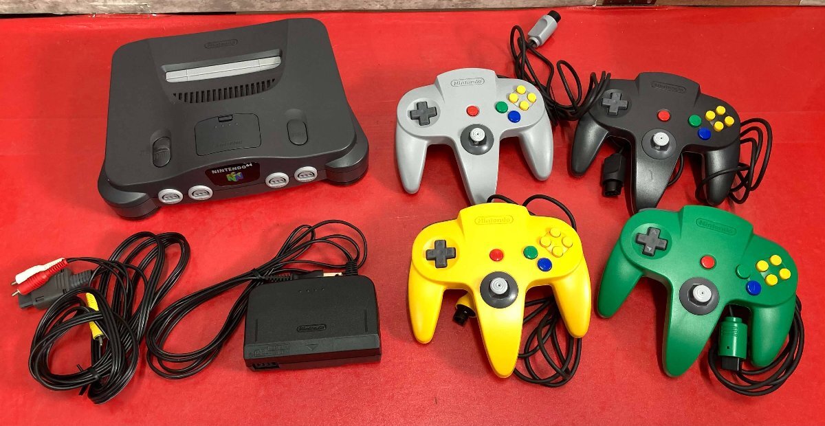 1円～　Nintend　任天堂　ニンテンドー　64　NUS‐001　本体＋ケーブル類＋コントローラ4点　約2.5kg　動作可