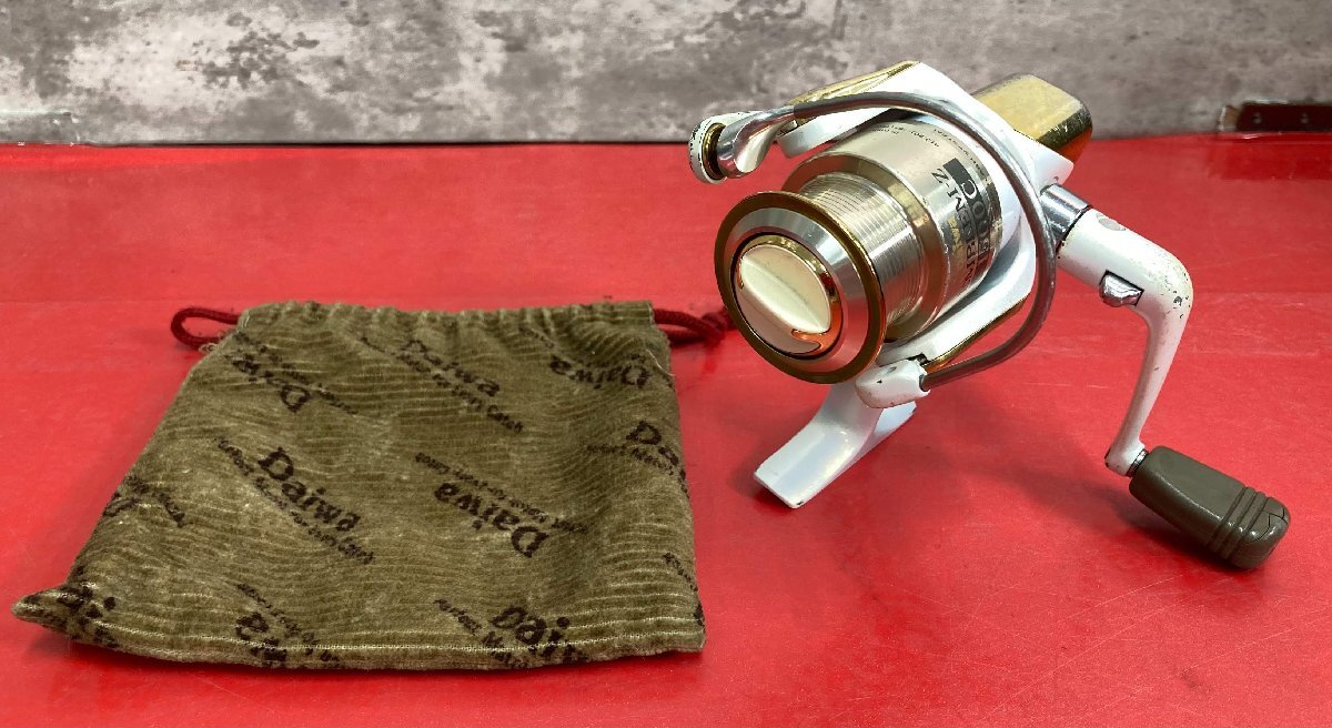1円～　DAIWA　ダイワ　EMBLEM-Z 1500C　エンブレム　スピニングリール　リール　ケース付き / フィッシング / 釣り具