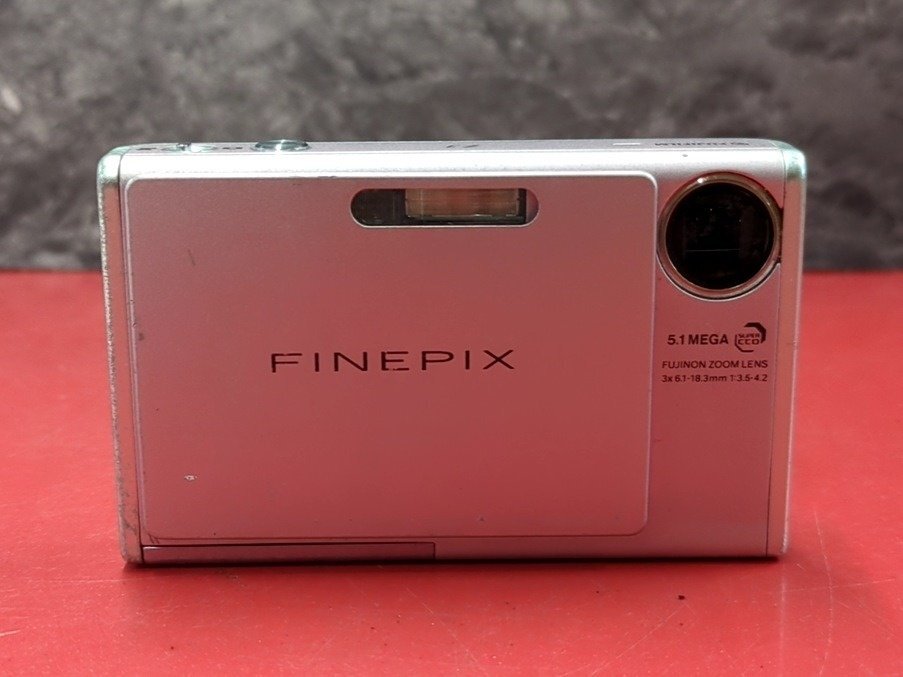 1円～　FUJIFILM　富士フイルム　FinePix Z3　6.1-18.3mm 1:3.5-4.2　コンパクトデジタルカメラ　バッテリー付属　現状品