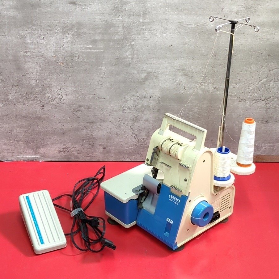 JUKI　ジューキ　MO-103　3本糸　ロックミシン　約9kg　フットコントローラー付き　動作品 / ハンドクラフト / 手工芸 / 手芸 / 裁縫