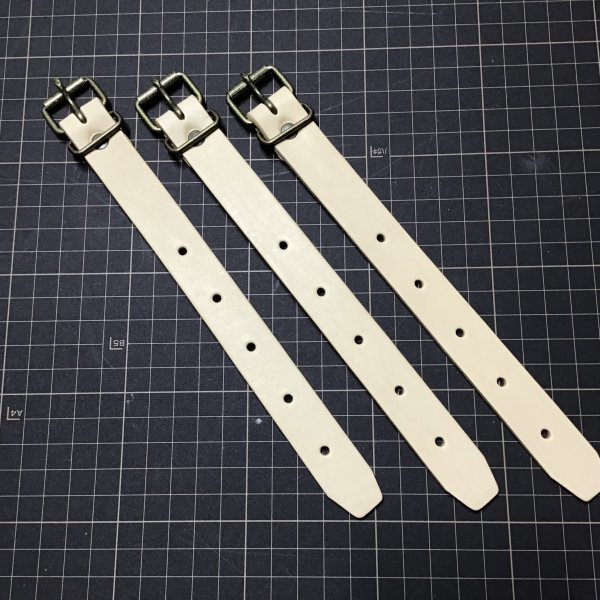 送料別　牛ヌメ革 レザーストラップ 革ベルト 180㎜ (全長220ミリ) 20㎜幅 3本組 バイクアクセサリー バッグや鞄の固定用に
