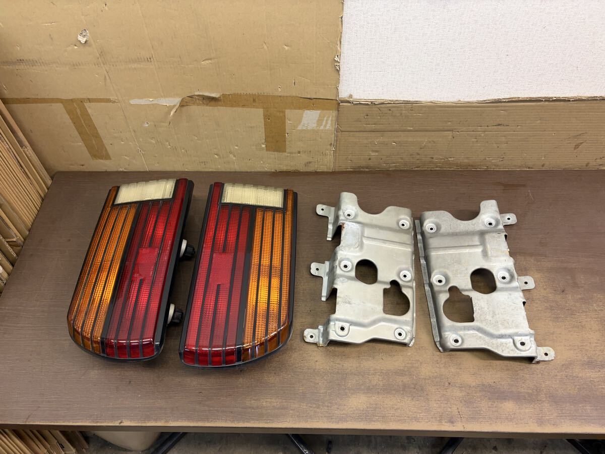 管(822 GS130 S130Z フェアレディZ テールランプ ブラケット 後期 左右