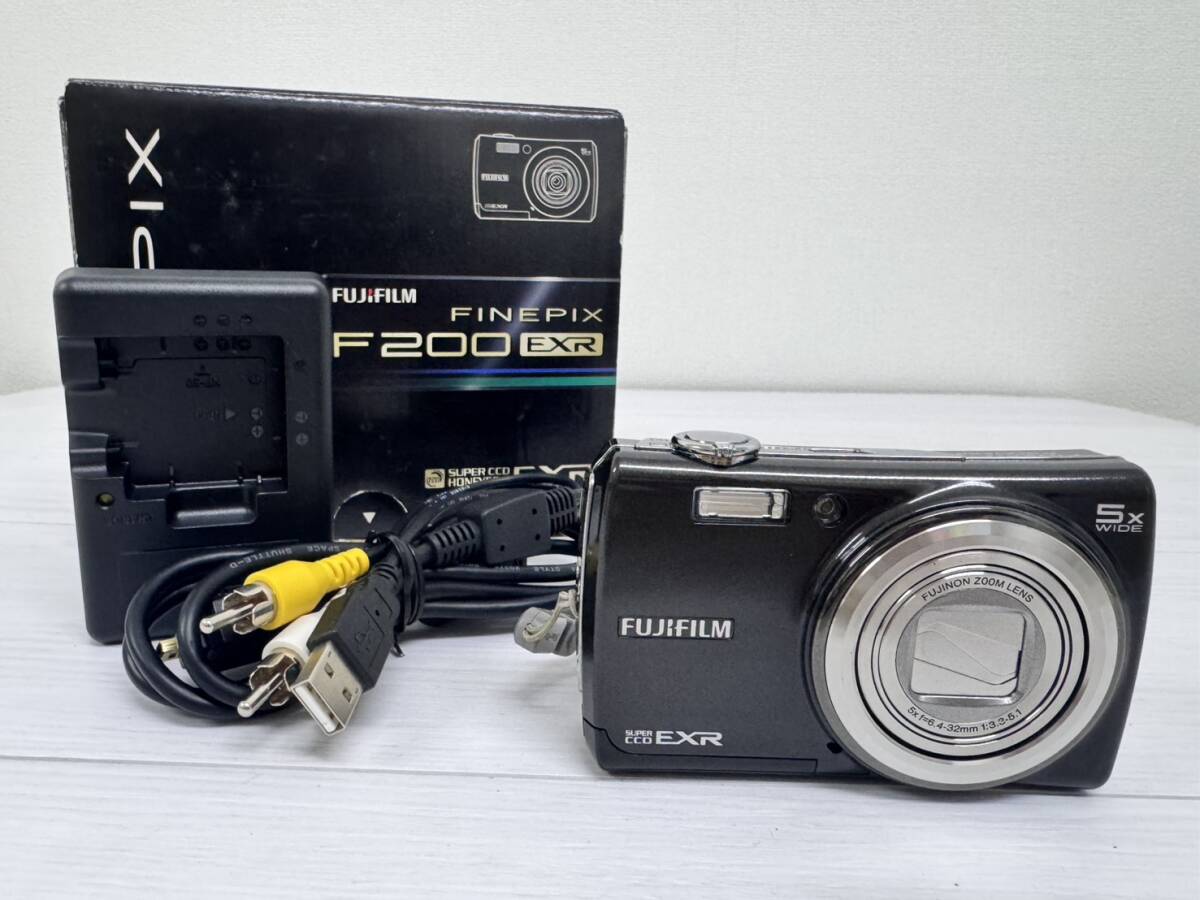 FUJIFIL 富士フイルム FinePix F200EXR コンパクトデジタルカメラ デジカメ