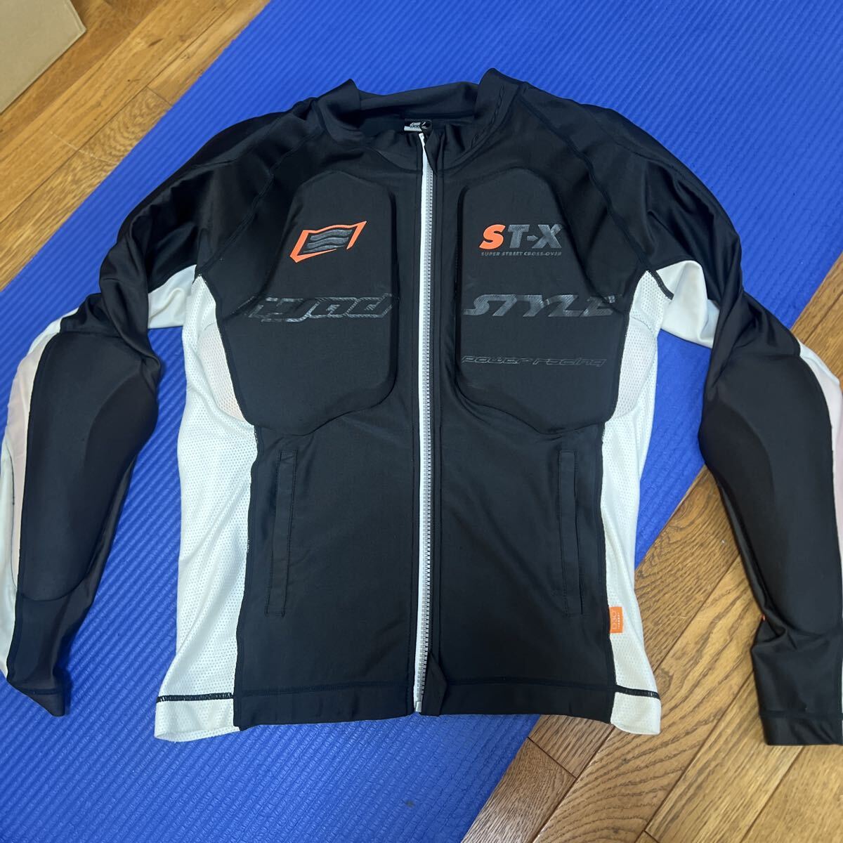 ●HYOD STU107D D3O iD ラッシュガード プロテクトシャツ Mサイズ USED品●肩・肘・背中・胸部すべてD3Oプロテクター