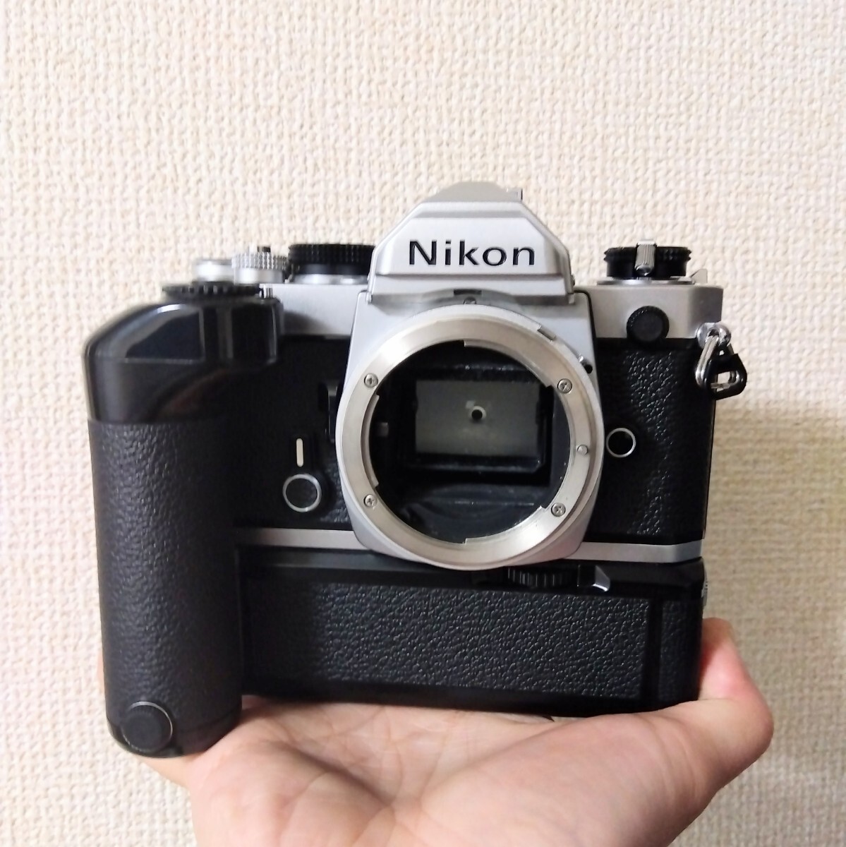 とても綺麗なコレクション品です 動作品 ニコンフィルムカメラ Nikon FM + MD-12 / FM2 / FM3 / F3 / F4 / F5 / F80 / F100