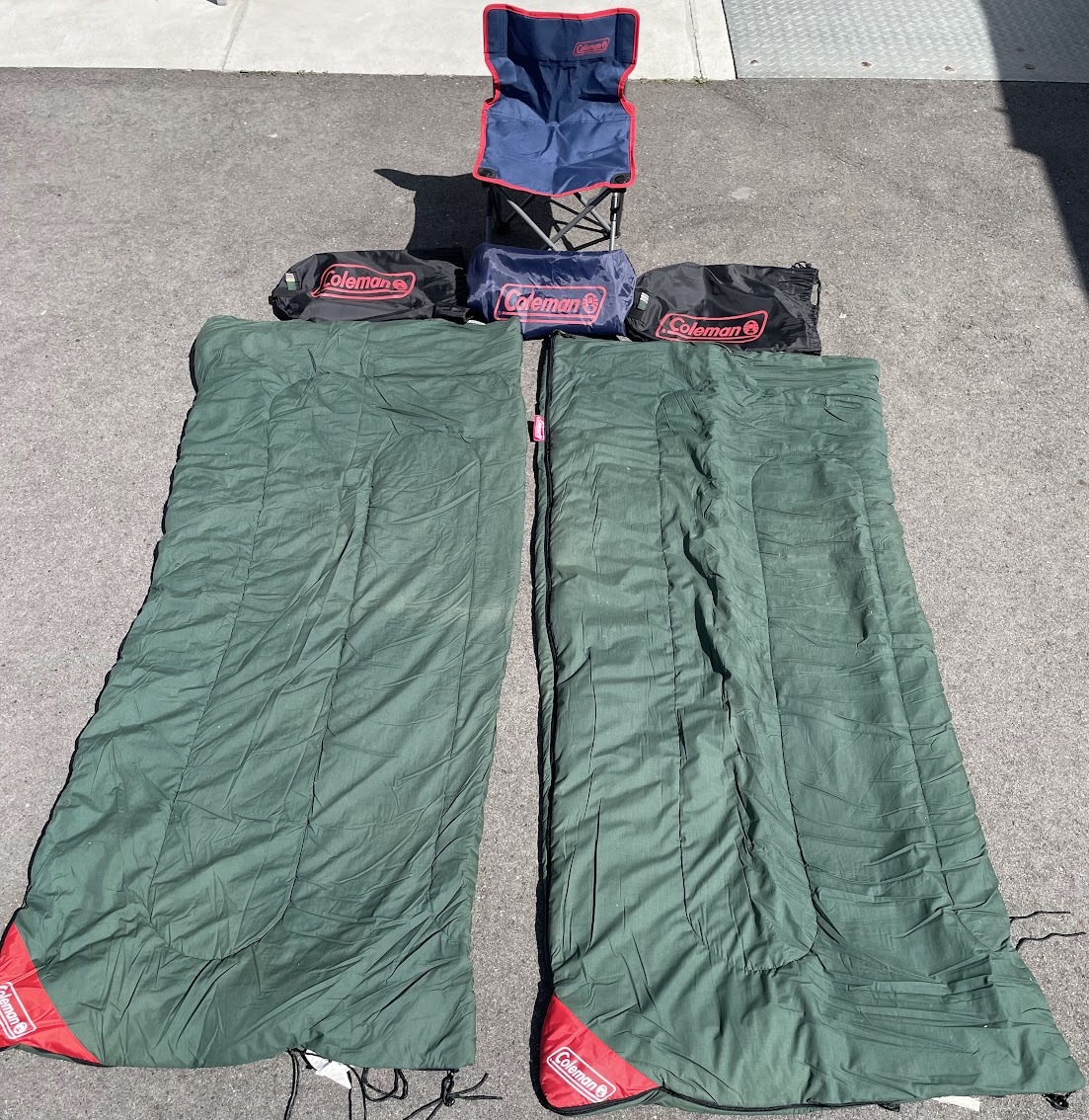 【B834-3】コールマン 封筒型スリーピングバッグ（寝袋）コンパクトクッションチェア（ネイビー）など まとめ売り