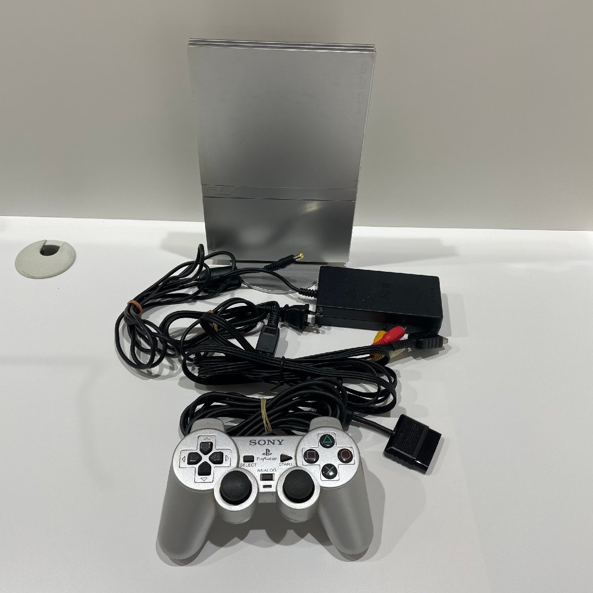 ★【通電確認済】SONY ソニー PS2 プレイステーション2 シルバー SCPH-77000 ケーブル コントローラー 現状品