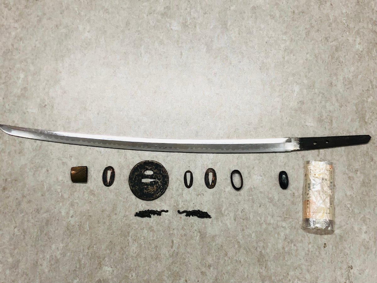 日本刀 刀 無銘 長さ 60.1cm 反り 1.6cm 目くぎ穴 2個 登録証付き 赤坂住 兼信
