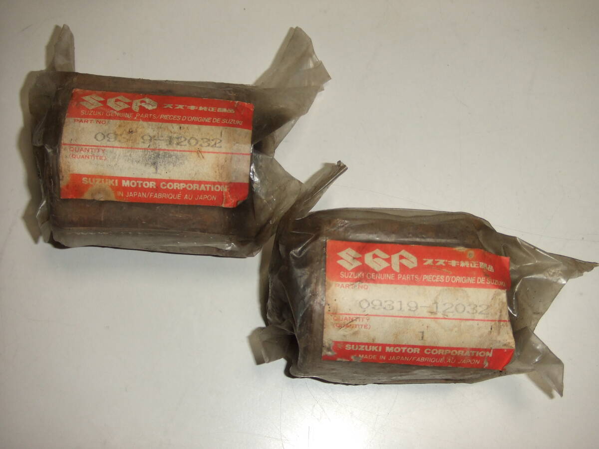 09319-12032 suzuki キャリイ/エブリイ　純正　ブッシング　２個セット