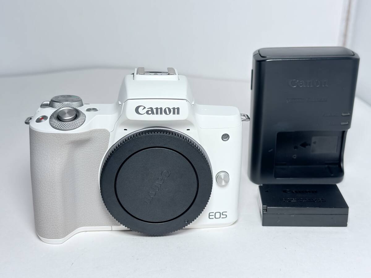 極上品 キヤノン EOS Kiss M2 ボディ ホワイト