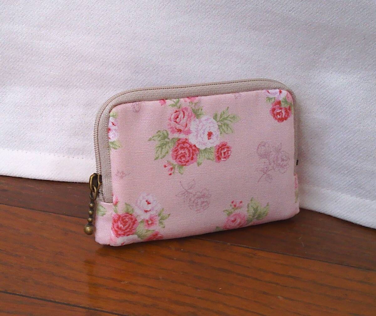 ★ファスナーカードケース★薄ピンク地ピンクバラ葉っぱ