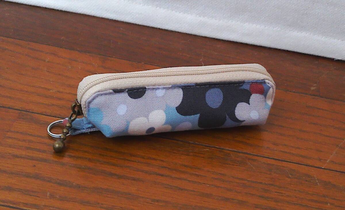 ★仕分けできるコインケース★ブルー系多花白レース柄