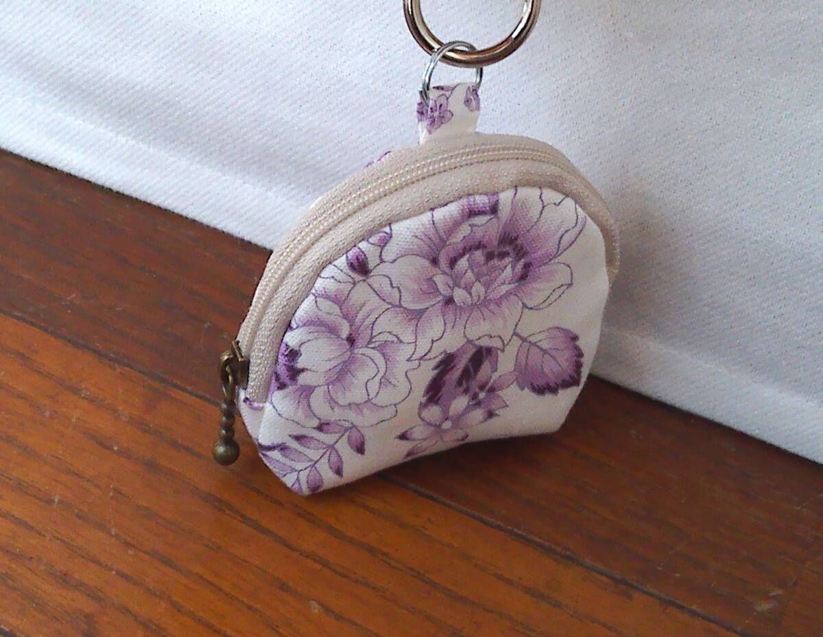 ★ミニポーチ・カラビナ付き★白地パープル大花小花