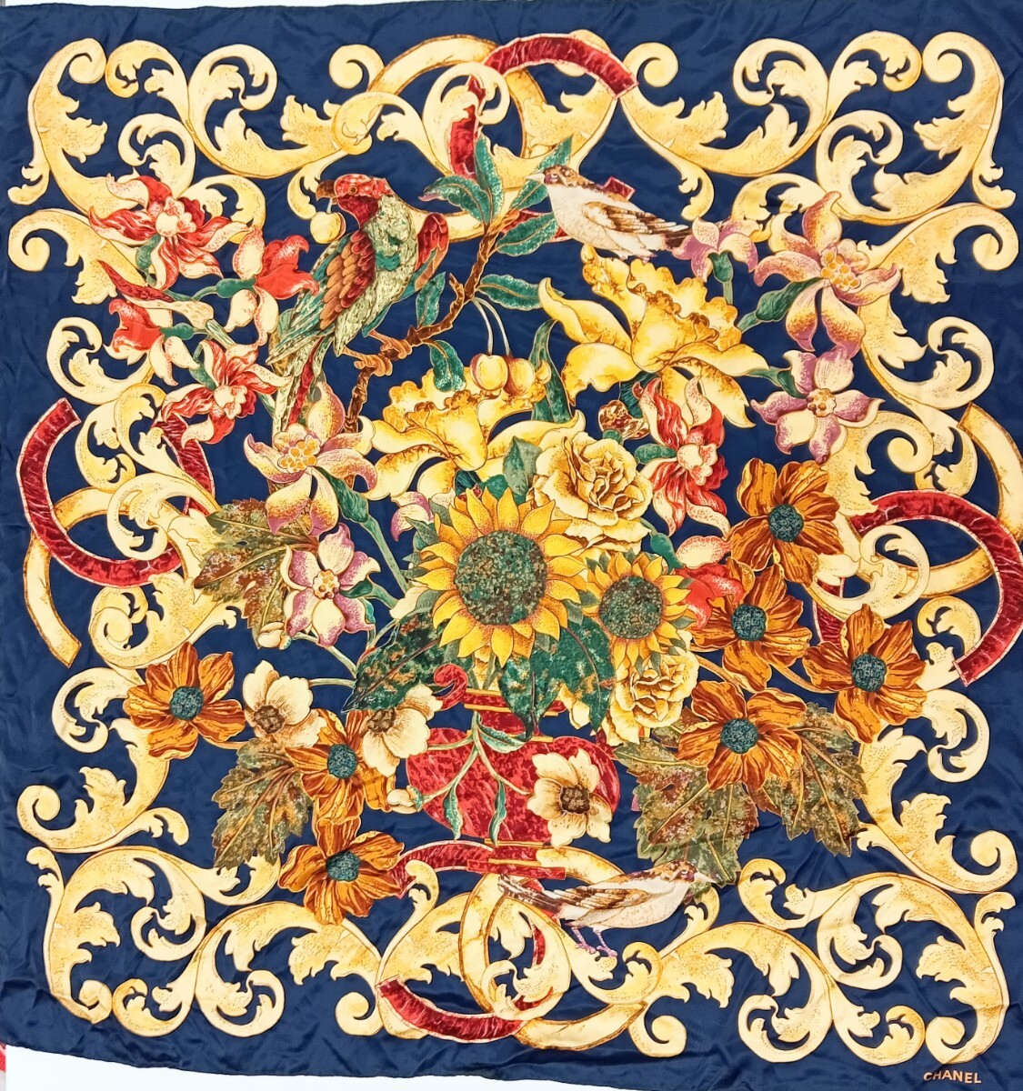 1円スタート CHANEL シャネル スカーフ シルク100% 大判 ひまわり 花柄 ネイビー系 ストール イタリア製 タグ付き 現状品【K001267】