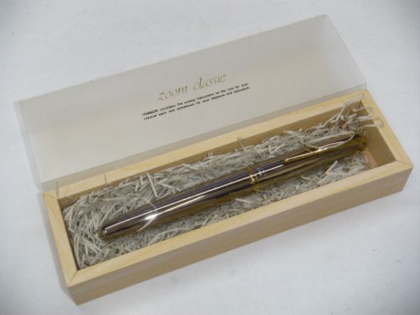 ★トンボ/TOMBOW zoom classic ボールペン/極細字 黒/キャップ式/シルバー×ゴールド色/筆記用具/文房具/未使用品★