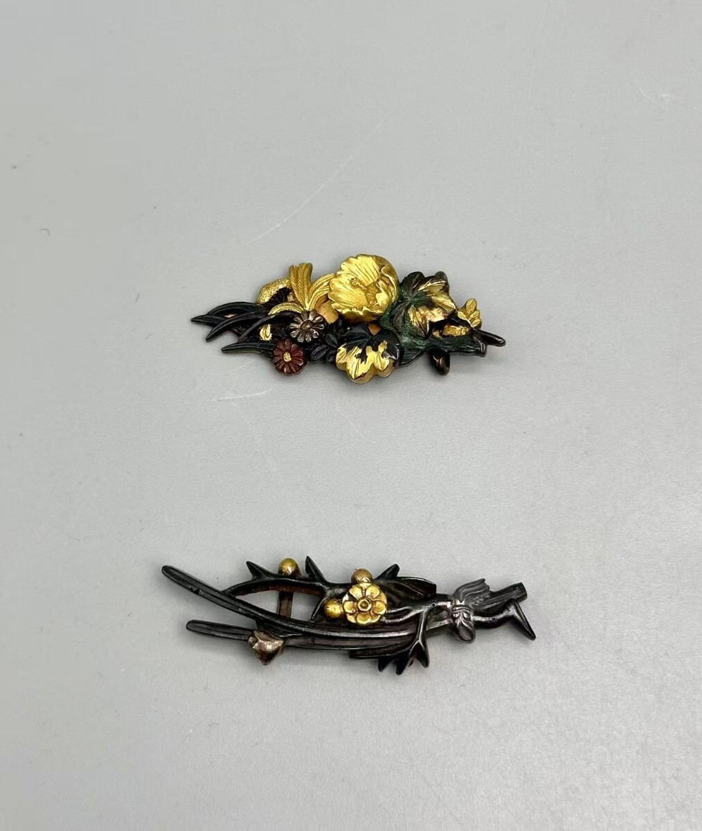 2点セット帯留め　彫金　お花金属工芸　和装小物 アクセサリー　 ヴィンテージ 帯留　　美術品　重さ約9.1g