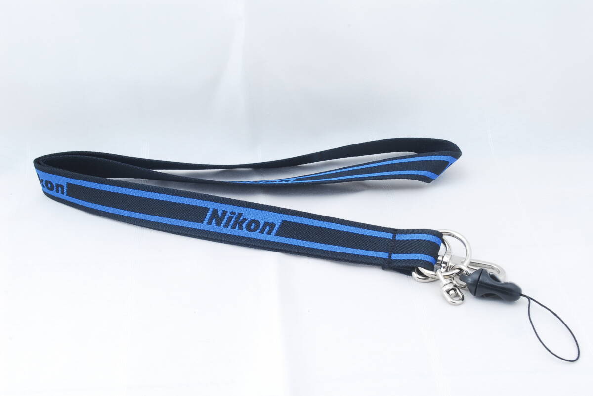 ☆新品・未使用☆Nikon ニコン ストラップ 携帯・デジカメ・コンパクト等に カメラ ネックストラップ 黒色(ブラック)×青色(ブルー) レア☆