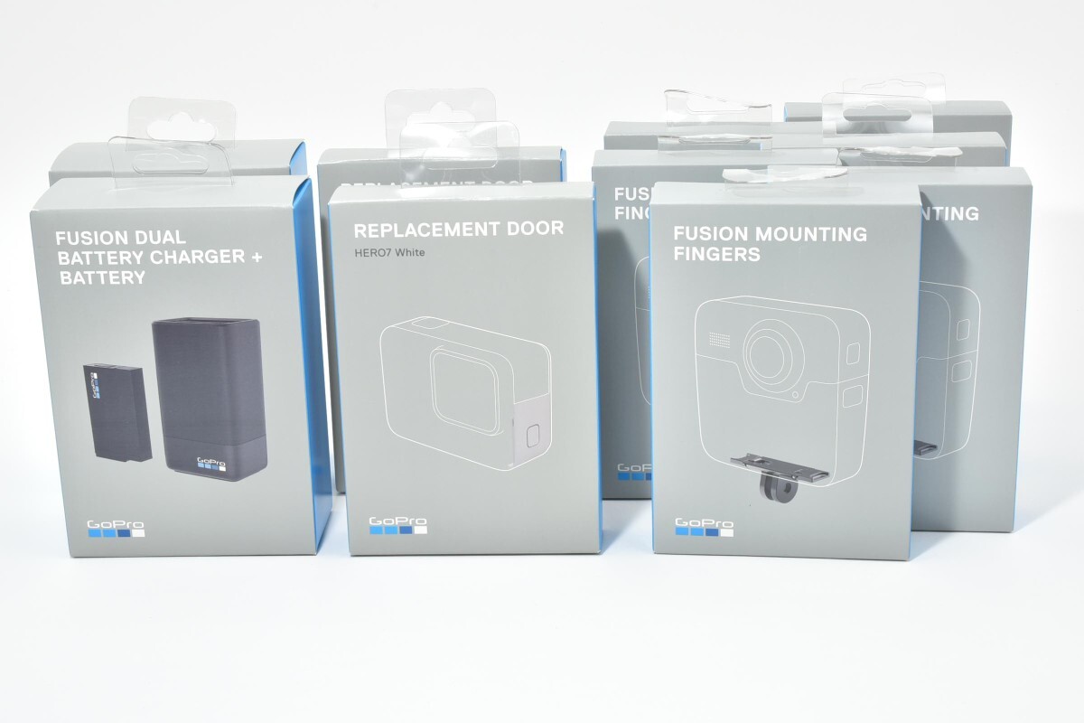 【新品10点】GoPro純正 Fusion バッテリー2個/充電器2個/交換ドア6個 + HERO7 White用ドア2個 豪華セット 希少廃盤品　F16