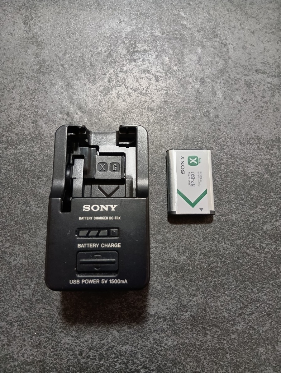 極美品　動作確認済　SONY ソニー アクセサリーキット ACC-TRBX 充電器 BC-TRX＋純正バッテリー NP-BX1　　J13