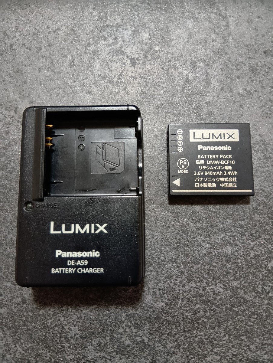 美品　Panasonic LUMIX DE-A59 / DMW-BCF10 純正 バッテリーチャージャー 充電器　動作確認済　J15