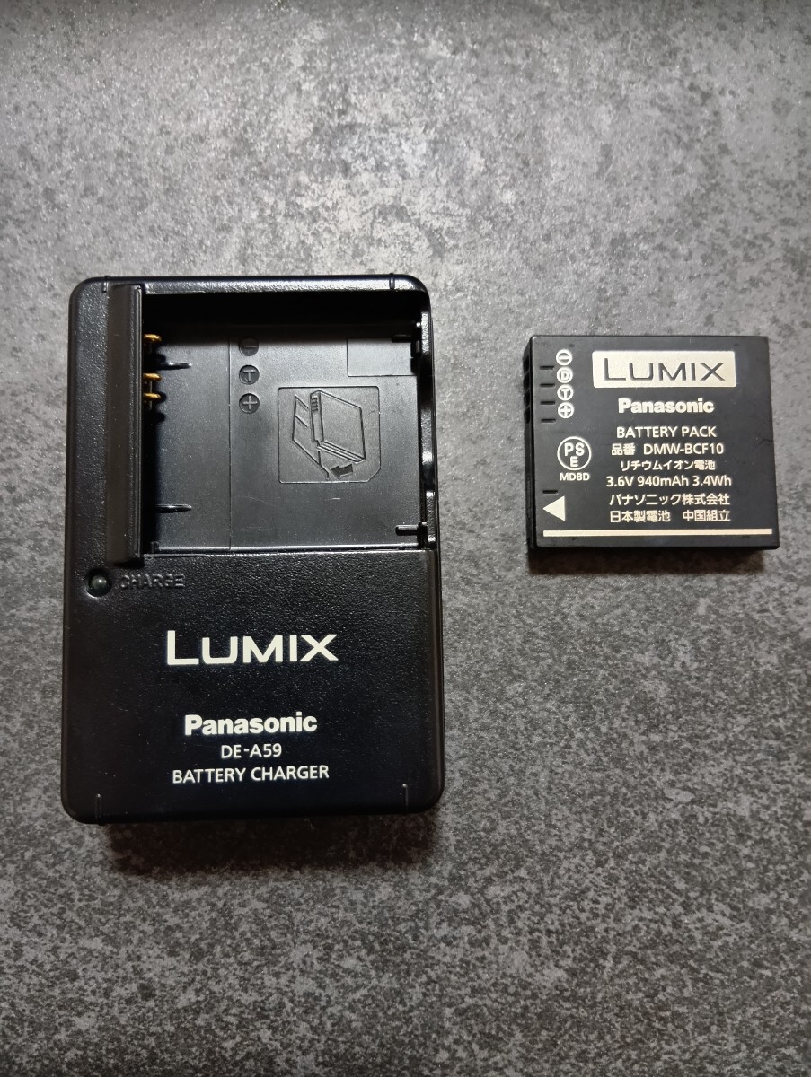 美品　Panasonic LUMIX DE-A59 / DMW-BCF10 純正 バッテリーチャージャー 充電器　動作確認済　J17