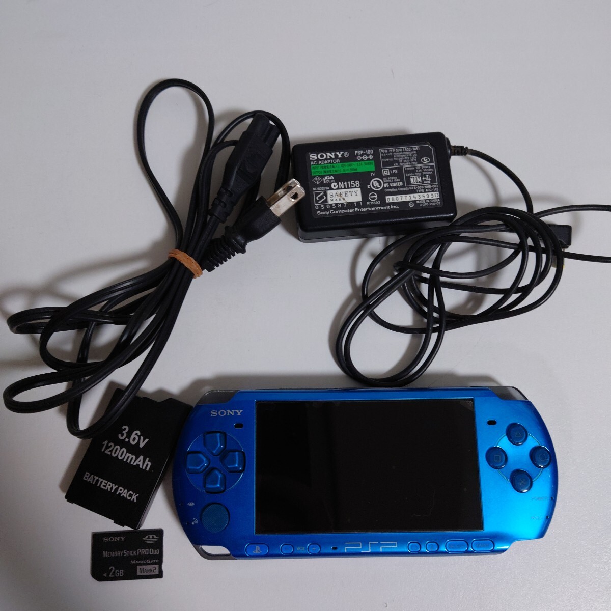PSP プレイステーション ポータブル 本体 PSP-3000 ソニー SONY 充電器付き　動作確認済み バイブラントブルー　