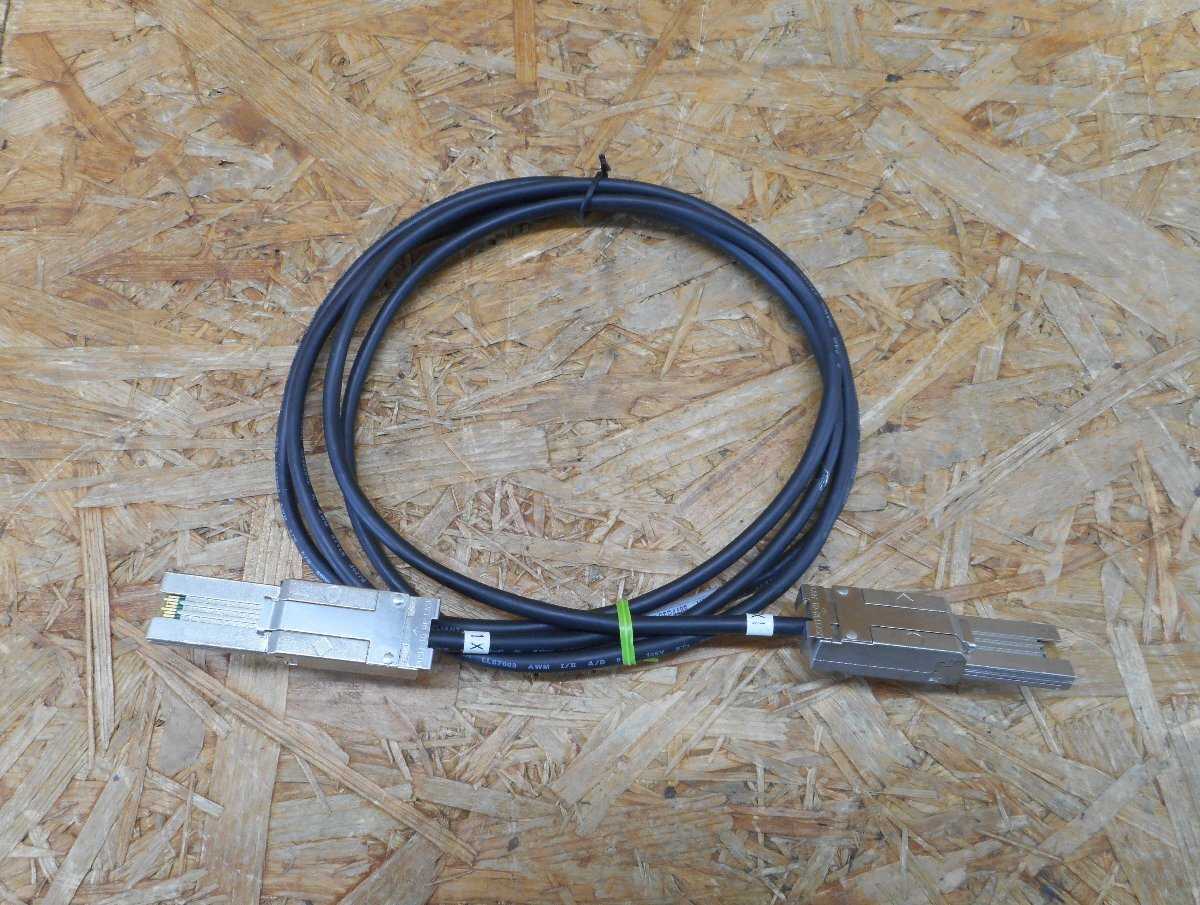 ◎Amphenol SASケーブル 約1.8m 中古◎C-658