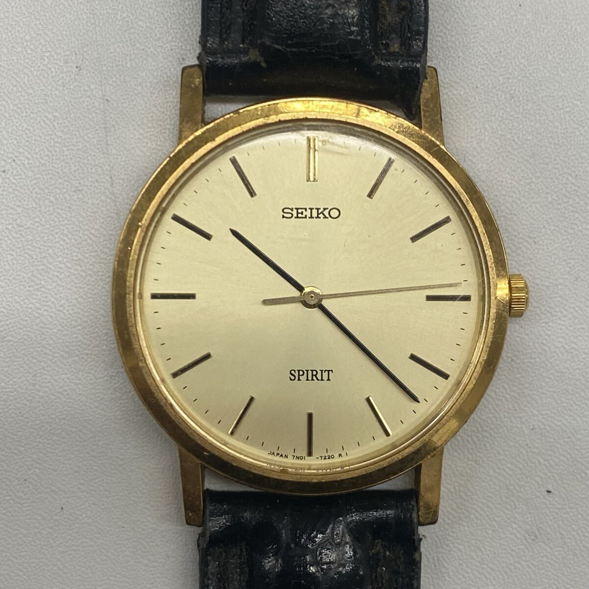 2yt SEIKO セイコー SPIRIT スピリット 7N01-7060　QZ クォーツ ゴールド文字盤 ラウンド 腕時計
