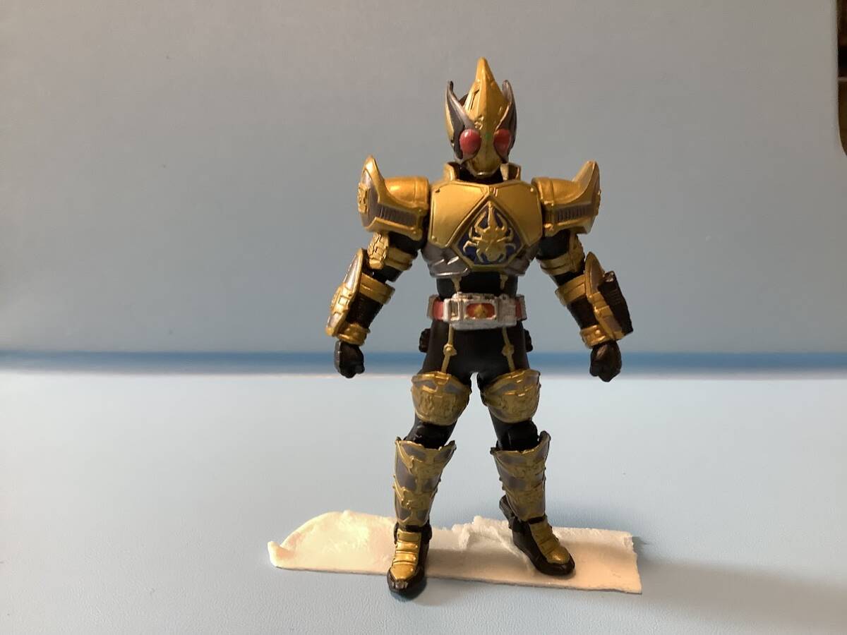 【u1277】仮面ライダーシリーズ　仮面ライダーブレイド　キングフォームのソフビ　9ｃｍ