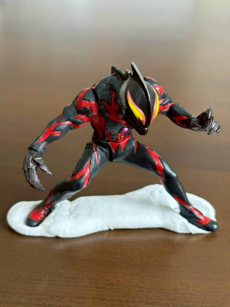 【u01366】ウルトラマン怪獣シリーズ　ウルトラマンベリアルのソフビ　8ｃｍ