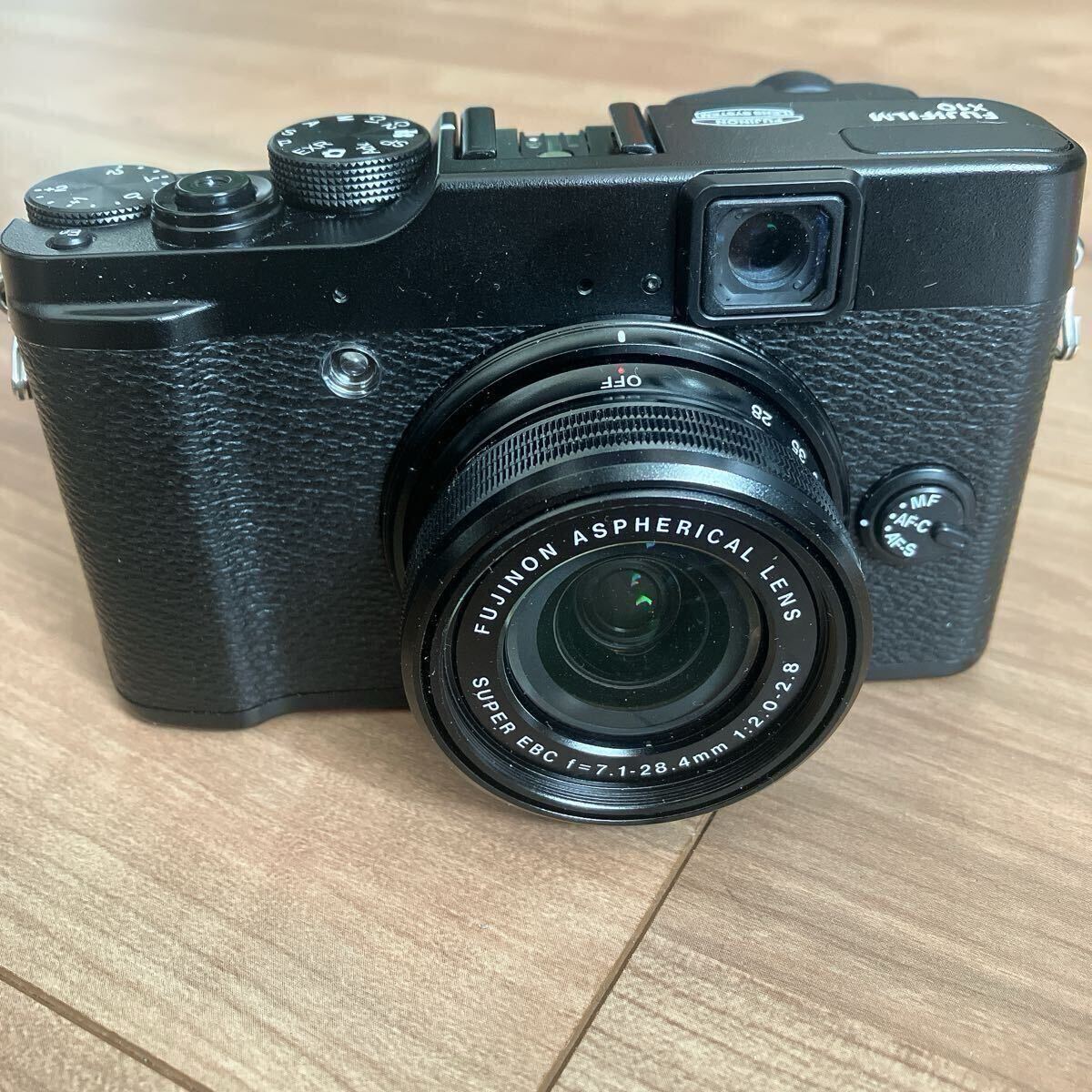 FUJIFILM X10 ブラック デジタルカメラ コンパクトデジタルカメラ 富士フィルム コンデジ デジカメ フジフィルム