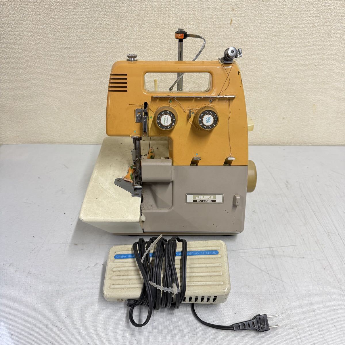 ■18 JUKI ジューキ ロックミシン MO-330DX フットペダル付き 通電〇