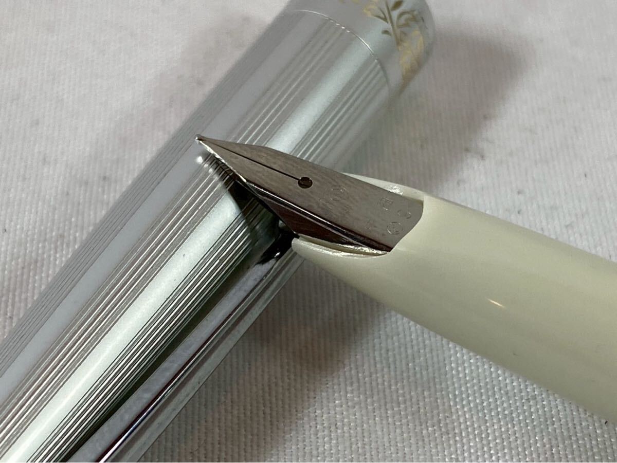 ① PLATINUM プラチナ　万年筆　ペン先　18K 18金 18KWG　【03181】