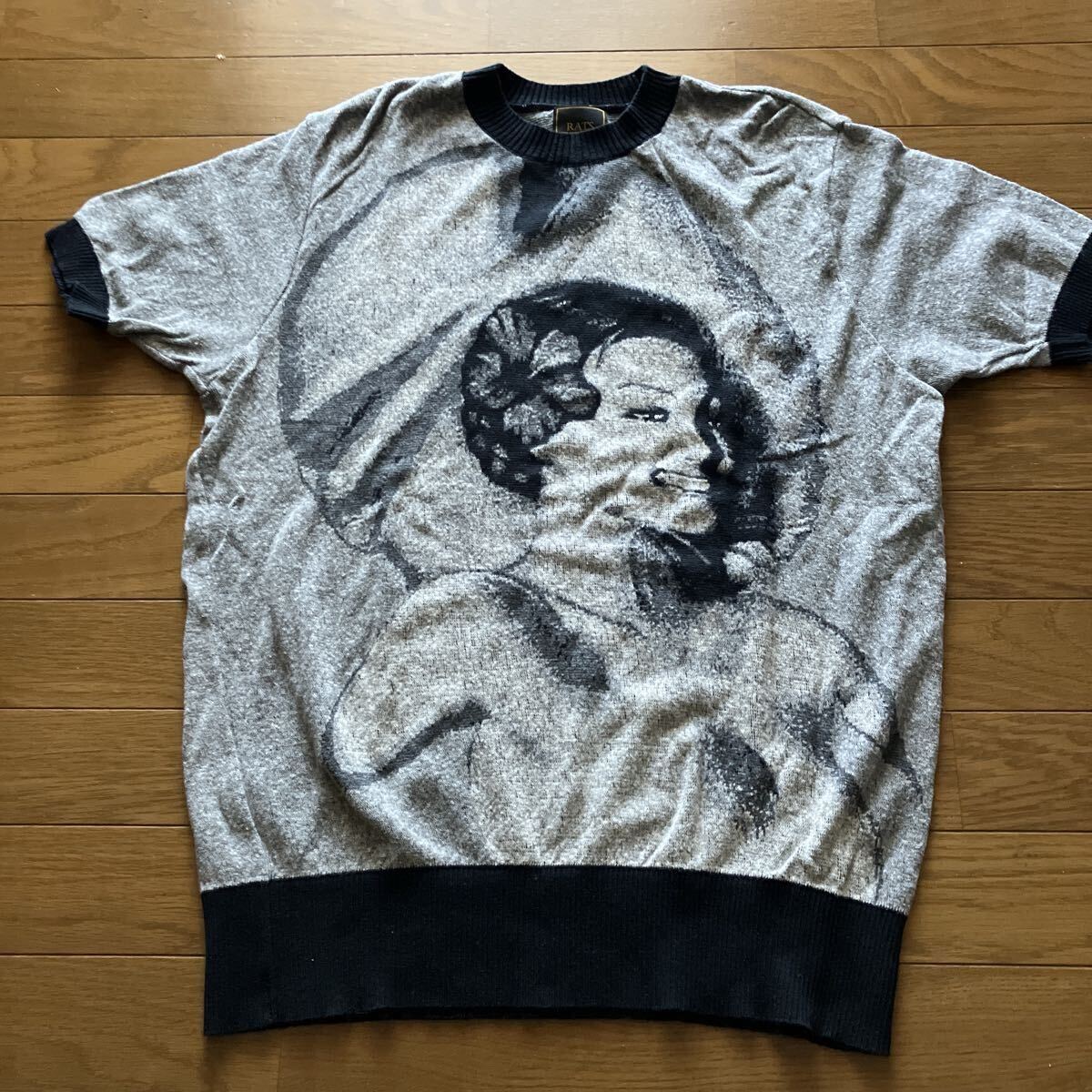 RATS rats ラッツ XLサイズ サマーニット グレー系 コットン100% 肖像画Tシャツ プリント有 グレー 半袖