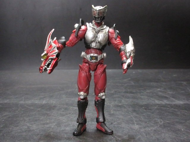 仮面ライダー　龍騎　フィギュア　バンダイ？B.CHINA　ジャンク