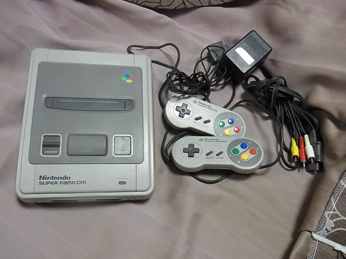 任天堂　スーパーファミコン　本体一式　純正ACアダプター、コントローラー2個付属　動作確認済