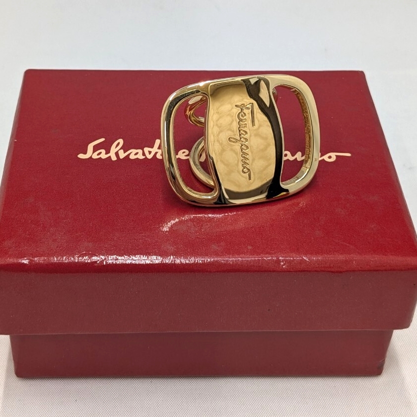 サルヴァトーレ フェラガモ スカーフリング Salvatore Ferragamo (北5421)