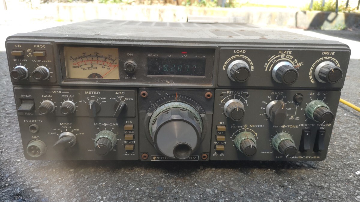 TRIO　TS-830V SSB トランシーバー 無線機 140サイズ発送予定