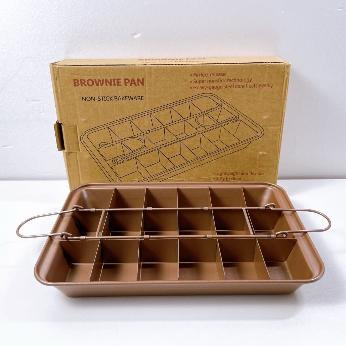 212 [中古] ノンスティック ブラウニーベーキングパン 焦げ付き防止 仕切り付き 四角形 18枚 現状品